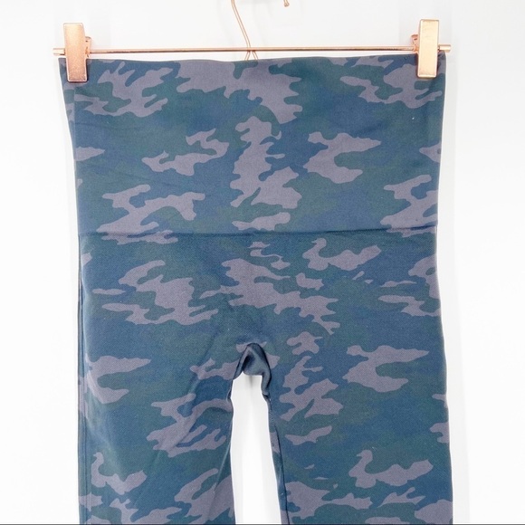 SPANX Look At Me Now Sage Camo Cropped Shaping Leggings Black Camo XL - Picture 5 of 8